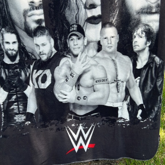 WWE All Stars Fleece Throw 50x60  WE0621 Silver Buffalo Blanket - Picture 6 of 8